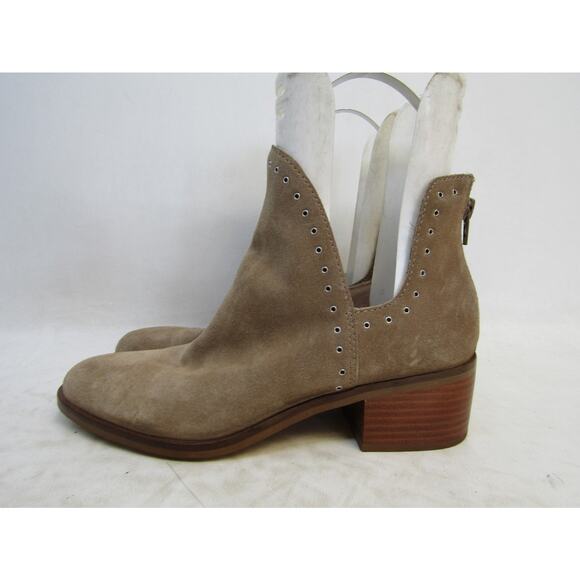 Chelsea and Violet Womens Sz 8.5 M Beige Suede Zip Fashion Boots Booties - Picture 1 of 11